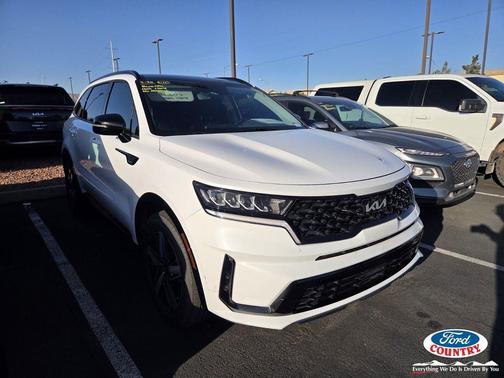 Glacial White Pearl 2022 Kia Sorento S