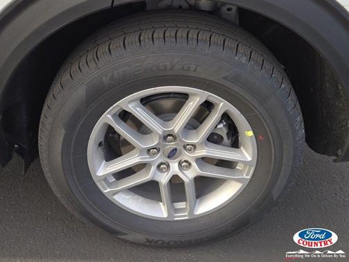 Star White Metallic Tri-Coat 2026 Ford Explorer Active