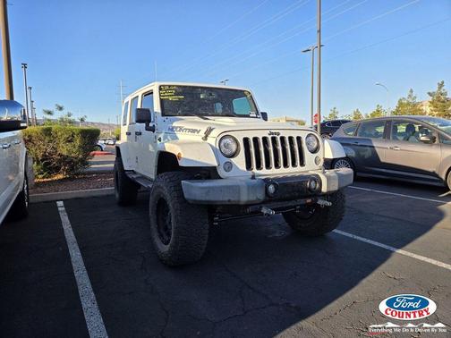 Bright White Clearcoat 2017 Jeep Wrangler Unlimited Sahara