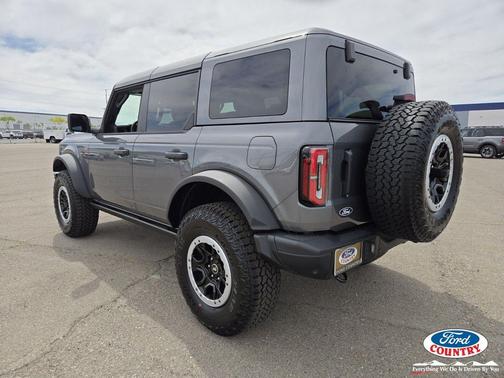 Carbonized Gray Metallic 2026 Ford Bronco Badlands