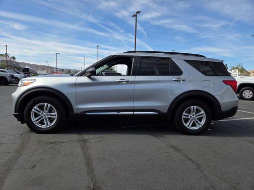 Iconic Silver Metallic 2023 Ford Explorer XLT