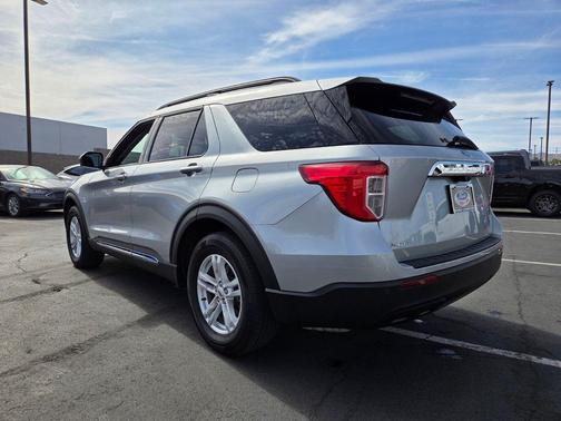 Iconic Silver Metallic 2023 Ford Explorer XLT