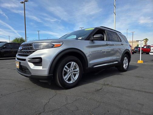 Iconic Silver Metallic 2023 Ford Explorer XLT