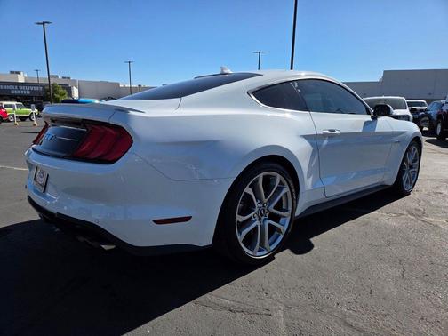 Oxford White 2022 Ford Mustang GT Premium