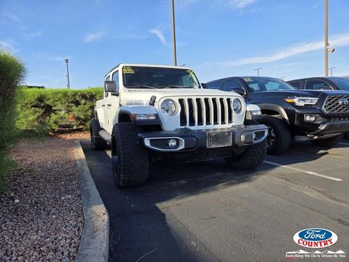 Bright White Clearcoat 2022 Jeep Gladiator Overland