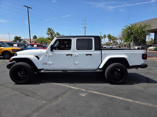 Bright White Clearcoat 2022 Jeep Gladiator Overland