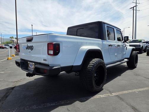 Bright White Clearcoat 2022 Jeep Gladiator Overland