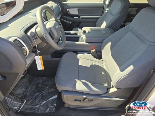 Oxford White 2026 Ford Expedition Active