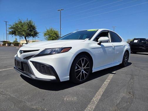 Wind Chill Pearl 2024 Toyota Camry SE