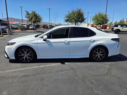 Wind Chill Pearl 2024 Toyota Camry SE