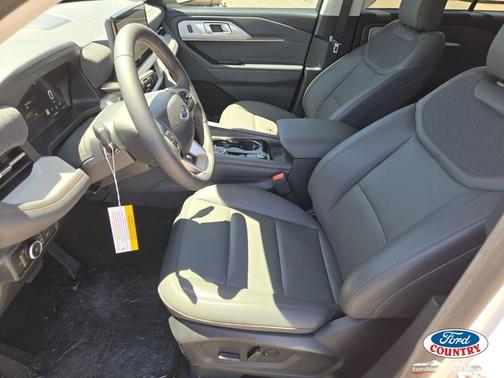 Star White Metallic Tri-Coat 2026 Ford Explorer Active
