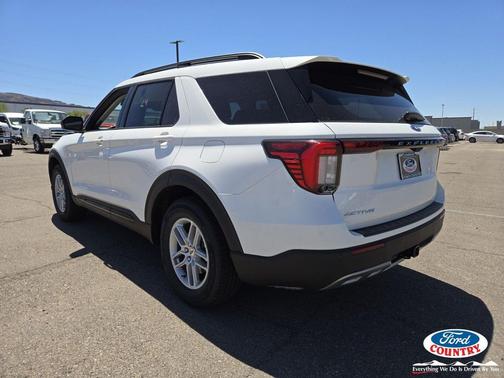 Star White Metallic Tri-Coat 2026 Ford Explorer Active