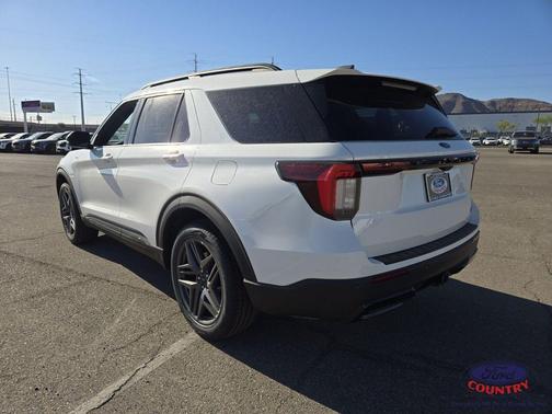 Star White Metallic Tri-Coat 2026 Ford Explorer ST-Line