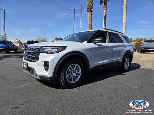 Space White Metallic 2026 Ford Explorer Active w/200A Pkg