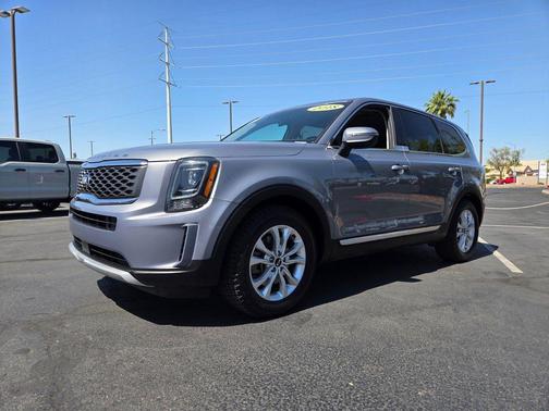 Everlasting Silver 2021 Kia Telluride LX
