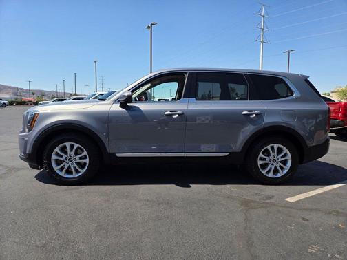Everlasting Silver 2021 Kia Telluride LX