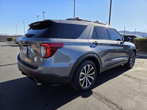 2022 Ford Explorer ST-Line