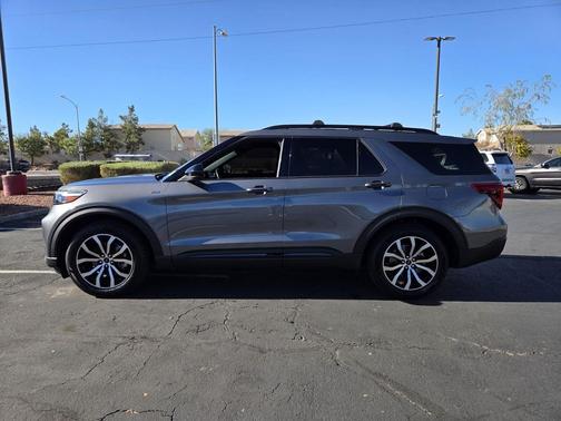 2022 Ford Explorer ST-Line