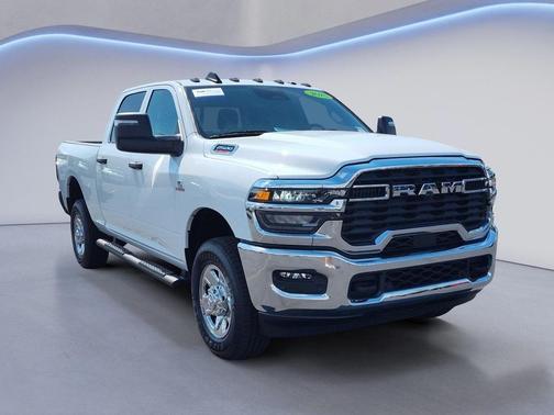 2025 RAM 2500 Tradesman Crew Cab 4x4 6'4' Box