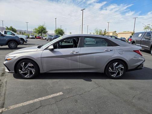 2024 Hyundai ELANTRA Limited