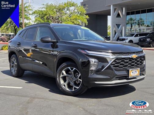 Mosaic Black Metallic 2025 Chevrolet Trax LT