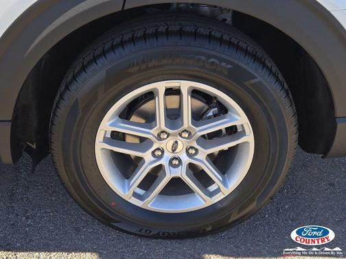 Star White Metallic Tri-Coat 2026 Ford Explorer Active