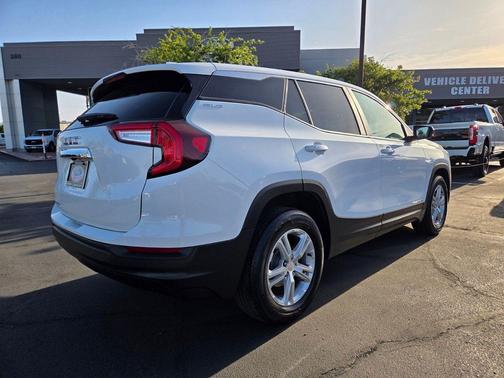 Summit White 2024 GMC Terrain SLE