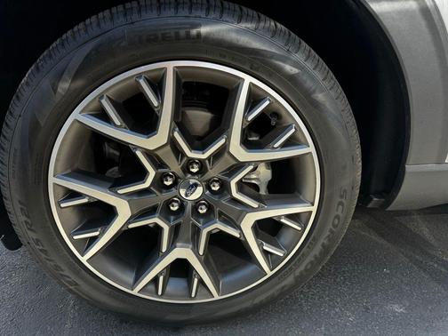 Carbonized Gray Metallic 2025 Ford Explorer Platinum