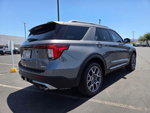 Carbonized Gray Metallic 2025 Ford Explorer Platinum