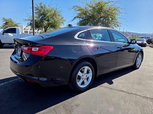 Mosaic Black Metallic 2024 Chevrolet Malibu FWD 1LT