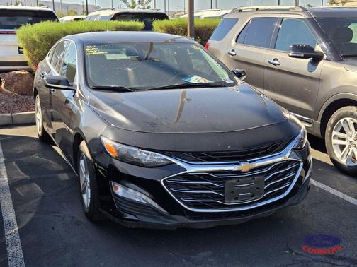 Mosaic Black Metallic 2024 Chevrolet Malibu FWD 1LT