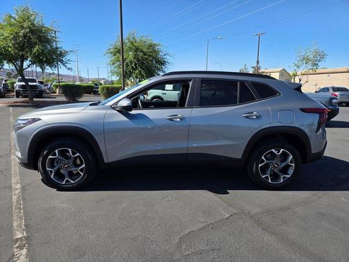 Sterling Gray Metallic 2025 Chevrolet Trax LT