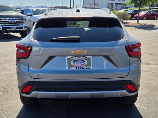 Sterling Gray Metallic 2025 Chevrolet Trax LT