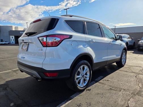 Oxford White 2018 Ford Escape SE