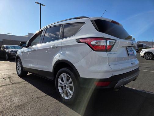 Oxford White 2018 Ford Escape SE