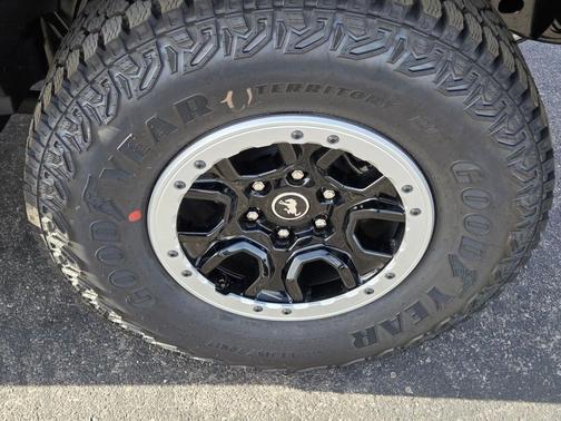 Desert Sand 2026 Ford Bronco Outer Banks