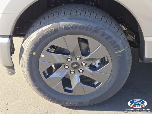 2025 Ford F-150 Lightning LARIAT