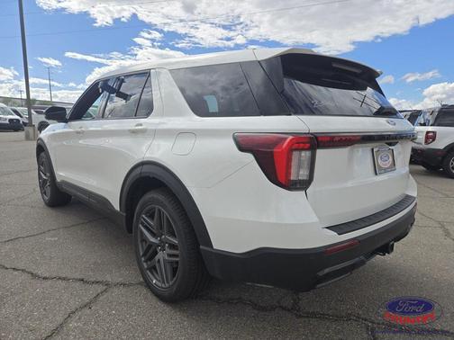 White Metallic 2027 Ford Explorer ST-Line