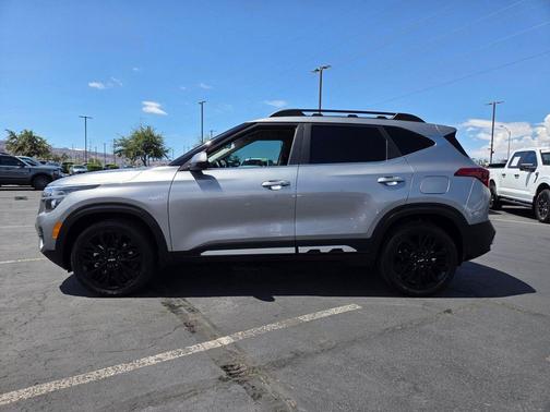 Steel Gray 2022 Kia Seltos Nightfall Edition