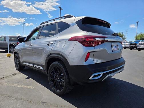 Steel Gray 2022 Kia Seltos Nightfall Edition