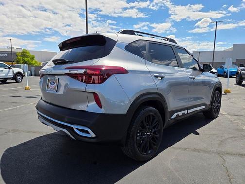 Steel Gray 2022 Kia Seltos Nightfall Edition