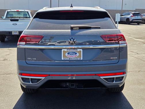 Platinum Gray Metallic 2022 Volkswagen Atlas Cross Sport 3.6L V6 SEL R-Line