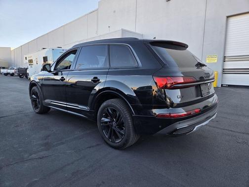 2022 Audi Q7 55 Premium Plus