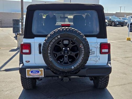 Bright White Clearcoat 2023 Jeep Wrangler Willys