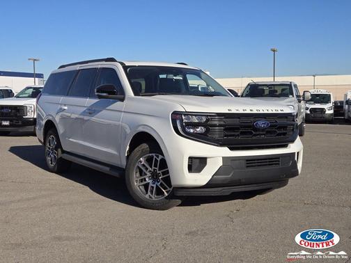 Star White Metallic Tri-Coat 2026 Ford Expedition Max Active 4x4