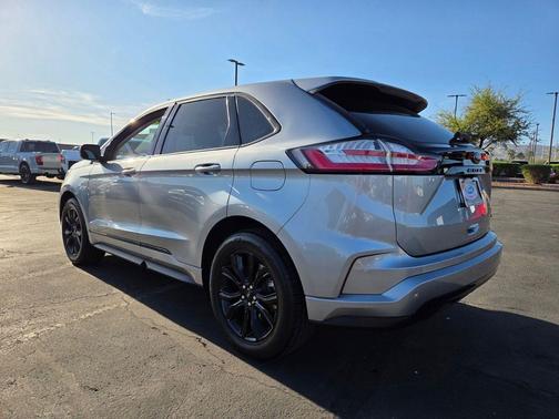 Iconic Silver Metallic 2024 Ford Edge SE