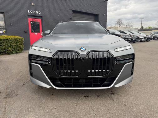 Frozen Pure Grey Metallic 2023 BMW 760 760i xDrive AWD 4dr Sedan
