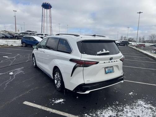 2022 Toyota Sienna XSE 7 Passenger