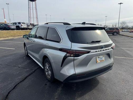 2024 Toyota Sienna XLE