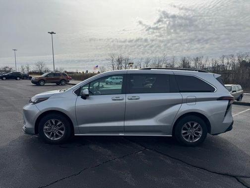 2024 Toyota Sienna XLE